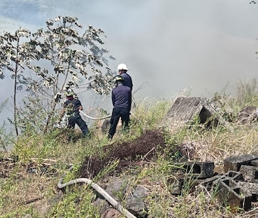 Tras cinco horas de trabajo Bomberos controlan incendio de herbazal cerca de cerro Patacón