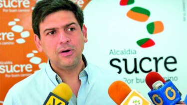 Vinculan a líder opositor a atentado con granada