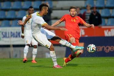 Camerún derrota a Macedonia; Australia empata ante Sudáfrica