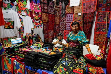 Más de 400 artesanos de Panamá exhiben sus productos en la Feria Nacional de Artesanías