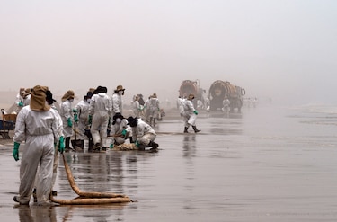 El crudo derramado en el mar en Perú fue el doble del informado, según las autoridades