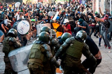 Masiva manifestación en Santiago contra Piñera