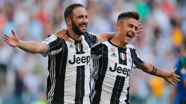 Higuaín estrena titularidad con doblete y Juventus ya es líder
