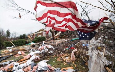 Tormenta sigue activa tras tornados e inundaciones en Estados Unidos