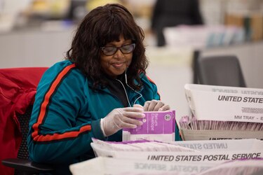 Biden y Trump ganan las primarias en Virginia y Carolina del Norte, según los medios