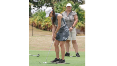 Damas listas para el evento Tee Time Amateur de Golf