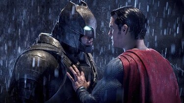 ‘Batman vs. Superman’ y ‘Hillary’s America’ empatan en los Razzie