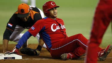 Frederich Cepeda y otros tres peloteros cubanos jugarán en Colombia