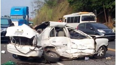 11 heridos deja accidente entre un vehículo y un bus tipo coaster en Colón
