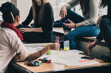 Empleo de los jóvenes en UE, el más golpeado