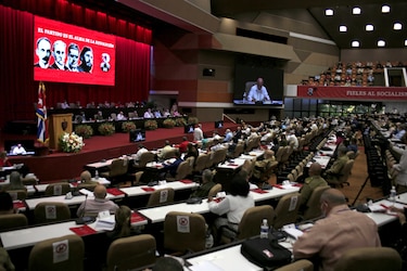 Partido Comunista de Cuba elige su cúpula y la anunciará el lunes