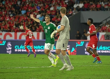 Debutantes bajo la atenta mirada de Thomas Christiansen