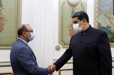 Nuevo gobernador opositor, electo en la tierra de Chávez, se reúne con Maduro