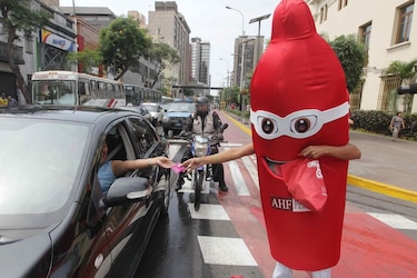 Carnaval en sintonía con la salud: condones y pruebas de VIH en acción