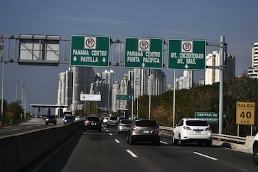 La cúpula de varias entidades públicas viaja gratis por los corredores Norte y Sur