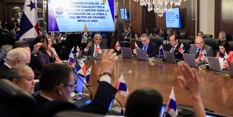 El Consejo de Gabinete recomendó a la ministra de Educación, Lucy Molinar, licitar la compra de laptops destinadas a estudiantes y docentes de escuelas públicas del país. Foto: Tomada de Presidencia.