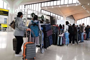 Los CDC exigen a las aerolíneas identificar a los viajeros desde el sur de África
