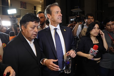 Jorge Quiroga denuncia irresponsabilidad estatal por demora en aterrizaje de su avión