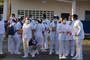 Cada semana se contagian 100 trabajadores de la salud