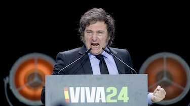 Milei arremete en Madrid contra el socialismo y llama corrupta a la mujer de Sánchez