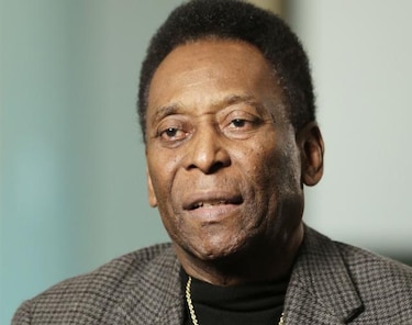 Pelé sigue internado en un hospital por una infección urinaria