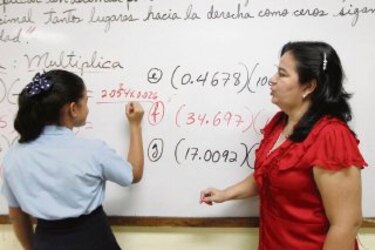 Lucy defiende año escolar, pese a reclamos