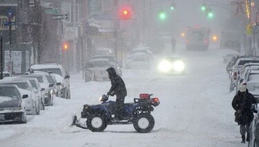Primera nevada fuerte afecta centro norte de EU