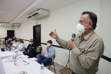 Ministro Valderrama se reúne con caficultores en Chiriquí 