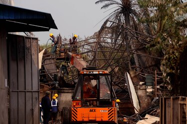 Al menos 21 muertos y 27 desaparecidos en India por un incendio en una fábrica de Calcuta