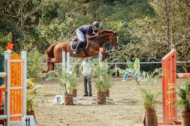 Jinetes istmeños brillan en la primera competencia