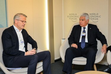 Panamá analiza con naviera Maersk estrategias para modernizar la infraestructura portuaria