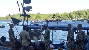 Senan rescata a tres náufragos en Punta Coco