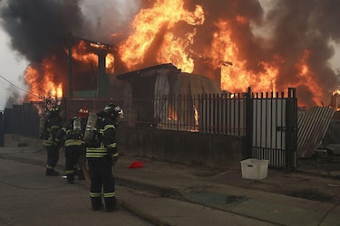 Los testimonios que muestran la gravedad de los incendios en Chile que dejan al menos 19 muertos