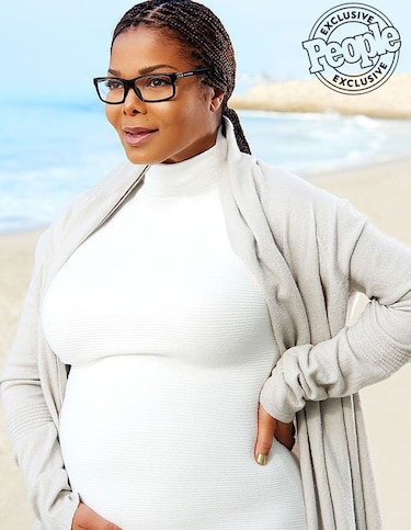 Janet Jackson muestra su embarazo
