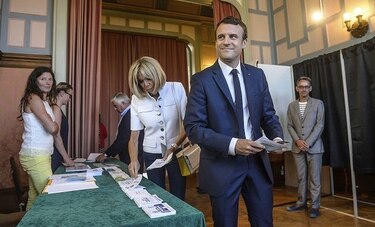 Francia: Macron se encamina hacia mayoría absoluta en legislativas