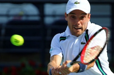 Bautista y Wawrinka siguen avanzando en Dubái