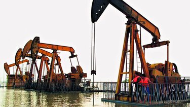 Precios del crudo caen en un 2%