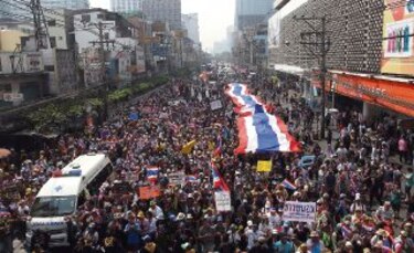 Masiva oposición a elecciones en Bangkok