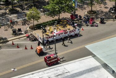 Suben a siete los muertos por el tiroteo en un desfile del 4 de julio en Estados Unidos