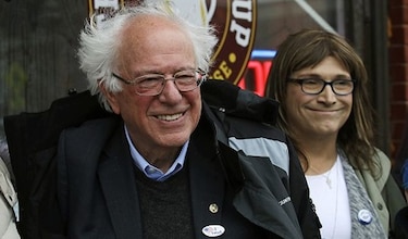 Candidato independiente Bernie Sanders gana su reelección al Senado