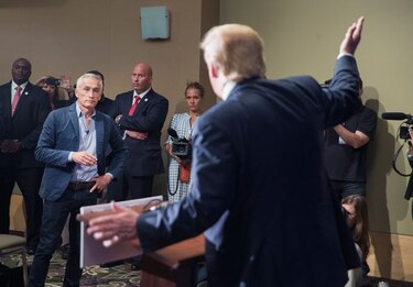 Presidente de Univisión dice que Trump faltó al respeto a Ramos y a hispanos