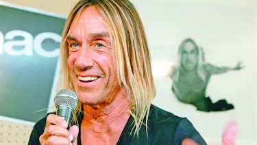 Iggy Pop asiste a una muestra