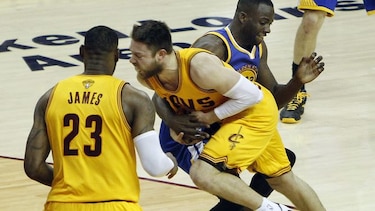 Warriors empatan la final