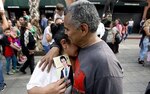 Restos de cantante Juan Gabriel son llevados al aeropuerto rumbo a México