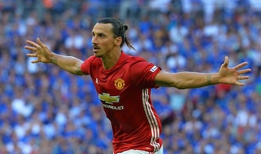 Ibrahimovic firma contrato por un año con Manchester United