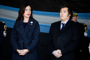 Quién es Victoria Villarruel, la vicepresidenta de Argentina enfrentada con Javier Milei (y a la que el presidente ni siquiera saluda)