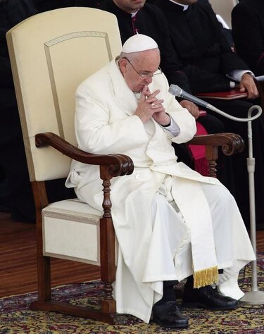 Papa Francisco destituye a polémico obispo en Paraguay