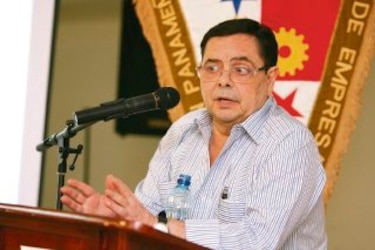 Critican tácticas dilatorias de Luis Cucalón