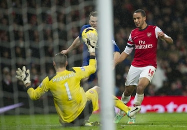 El Arsenal gana ‘in extremis’ y se mantiene como líder de la Premier