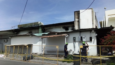 Investigan causa de incendio de almacén en Aguadulce